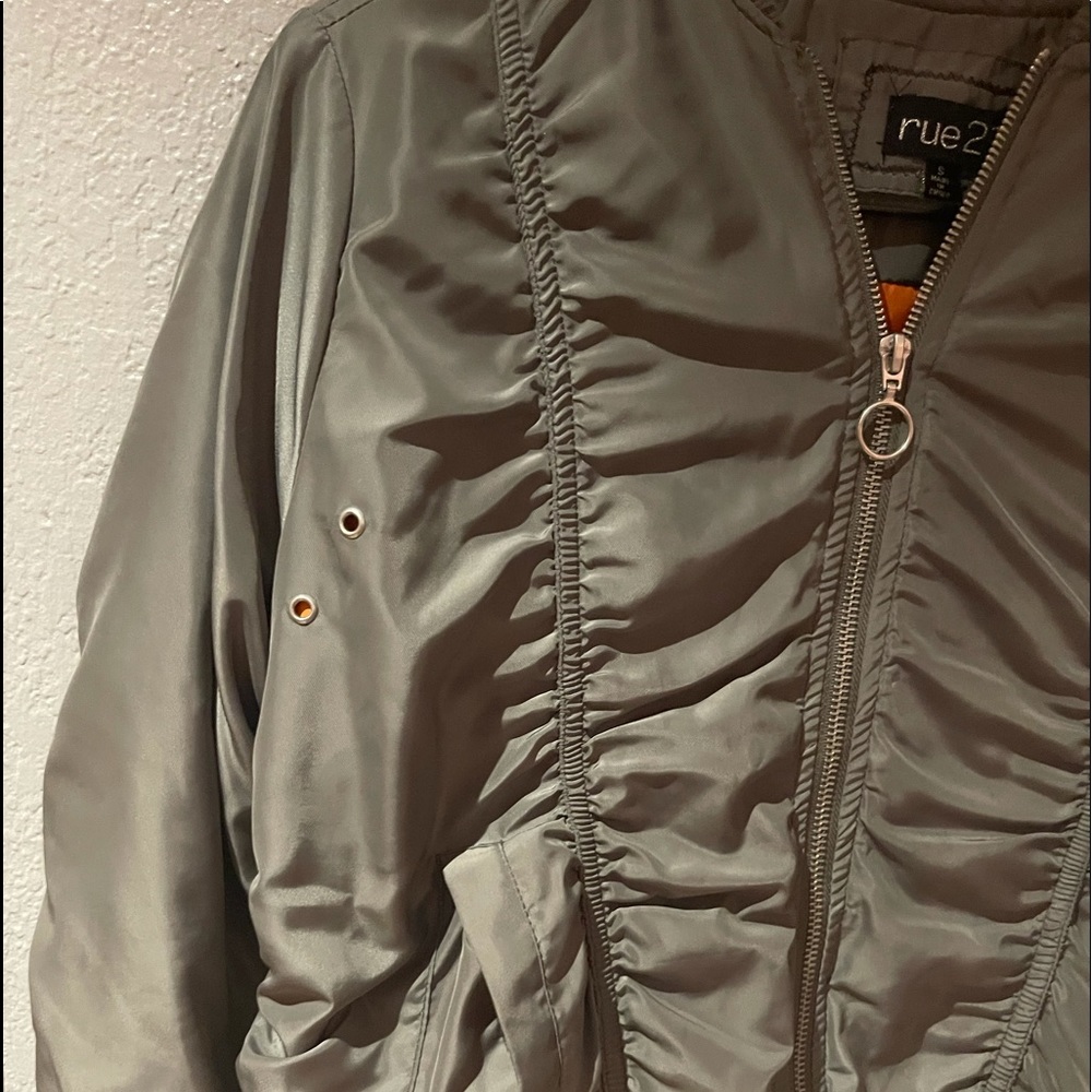 Army green jacket - Picture 2 of 4